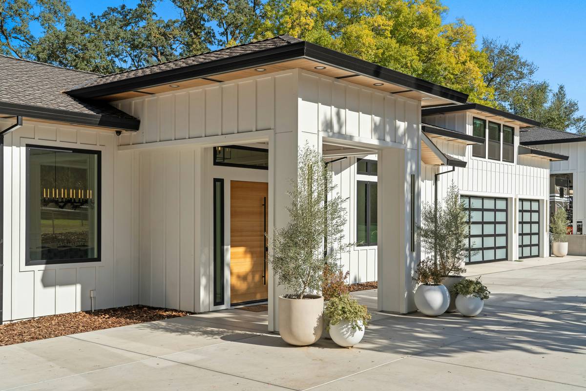 What Defines the Interior of Farmhouse Style? (And How to Nail It Without Looking Like a Tractor Showroom)
